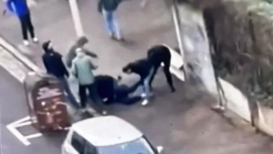 Antifa-terroristák halálra vertek egy jobboldali aktivistát Lyonban