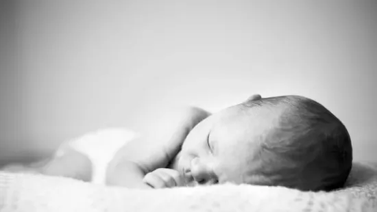 Veszélyben a babáink: szennyezett tápszerek kerültek a boltokba