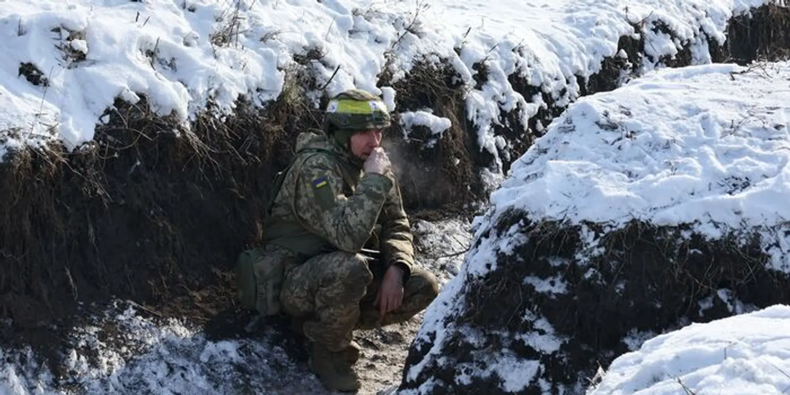 Így tartják melegen magukat az ukrán katonák az árkokban