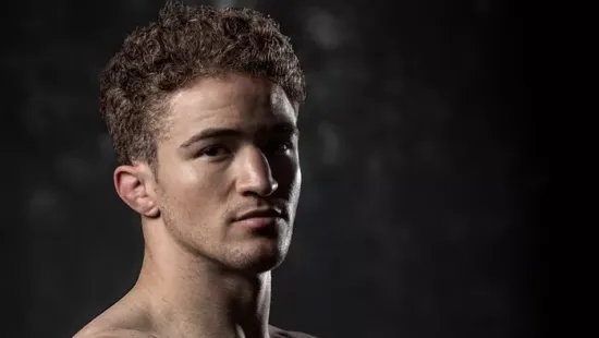 Orbán Viktor mögött ült az évértékelőn! "Bűnéért” az MMA-harcos influenszert coming outra kényszerítette a balliberális oldal