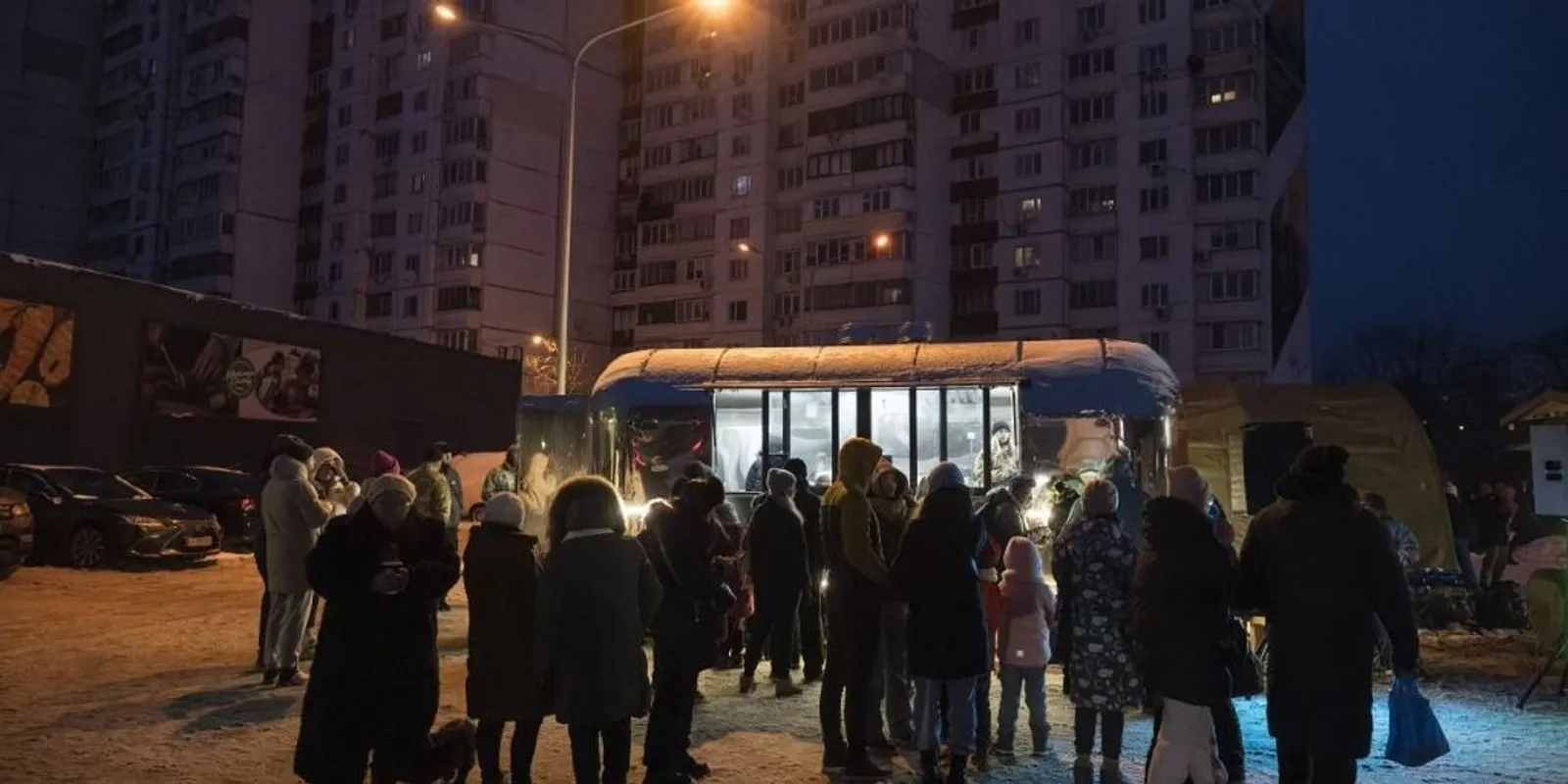 Ukrajnában százezrek áram nélkül