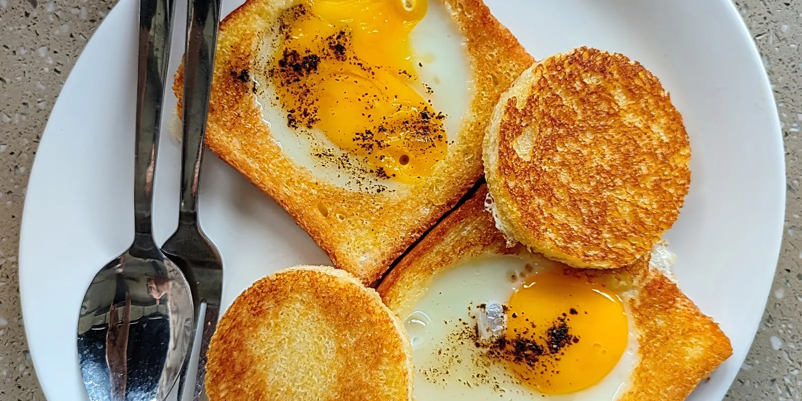 Megújult a tükörtojás, így lesz gyorsan szendvics belőle