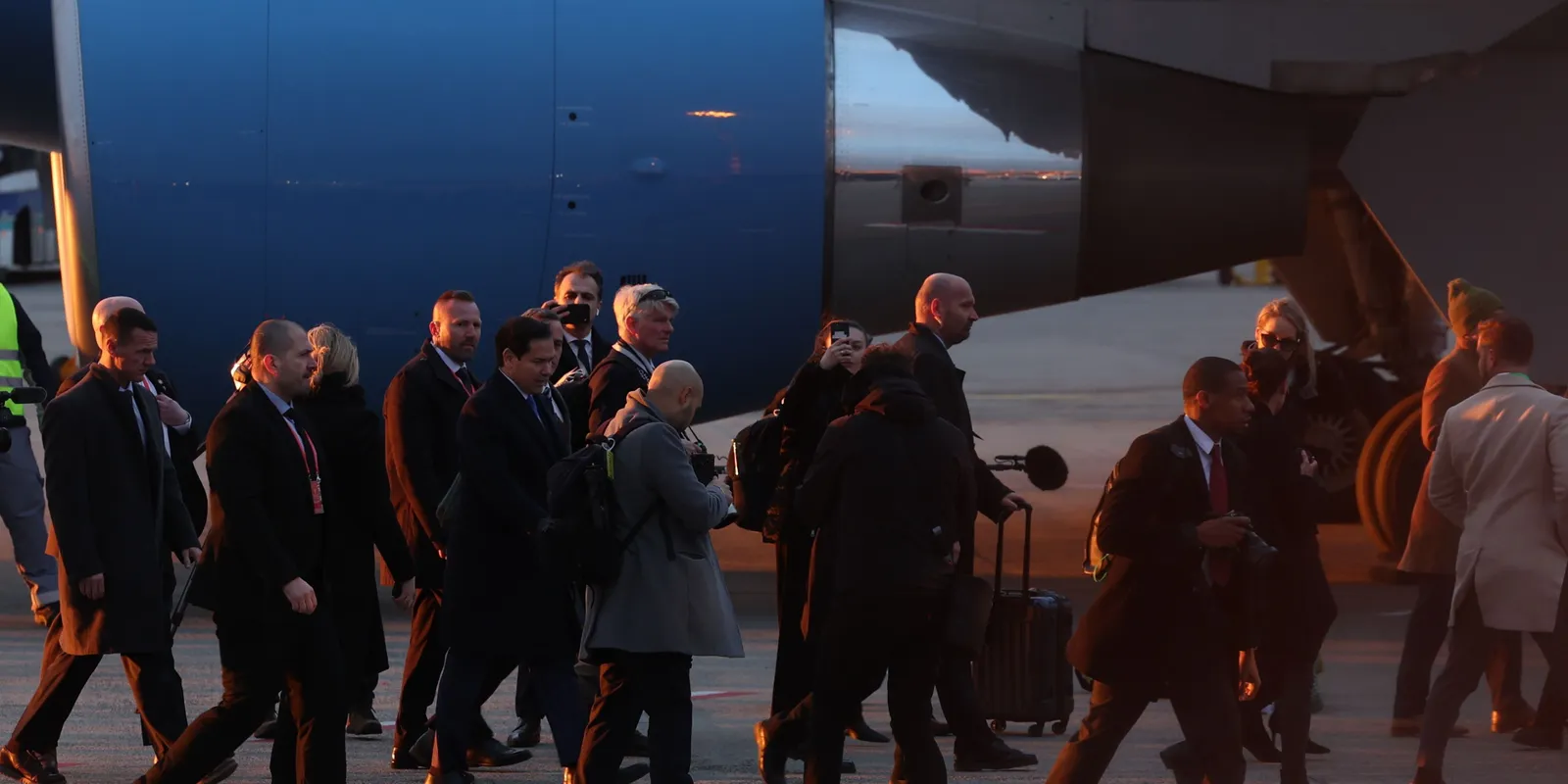 Megérkezett az amerikai külügyminiszter - Mutatjuk a fotókat!