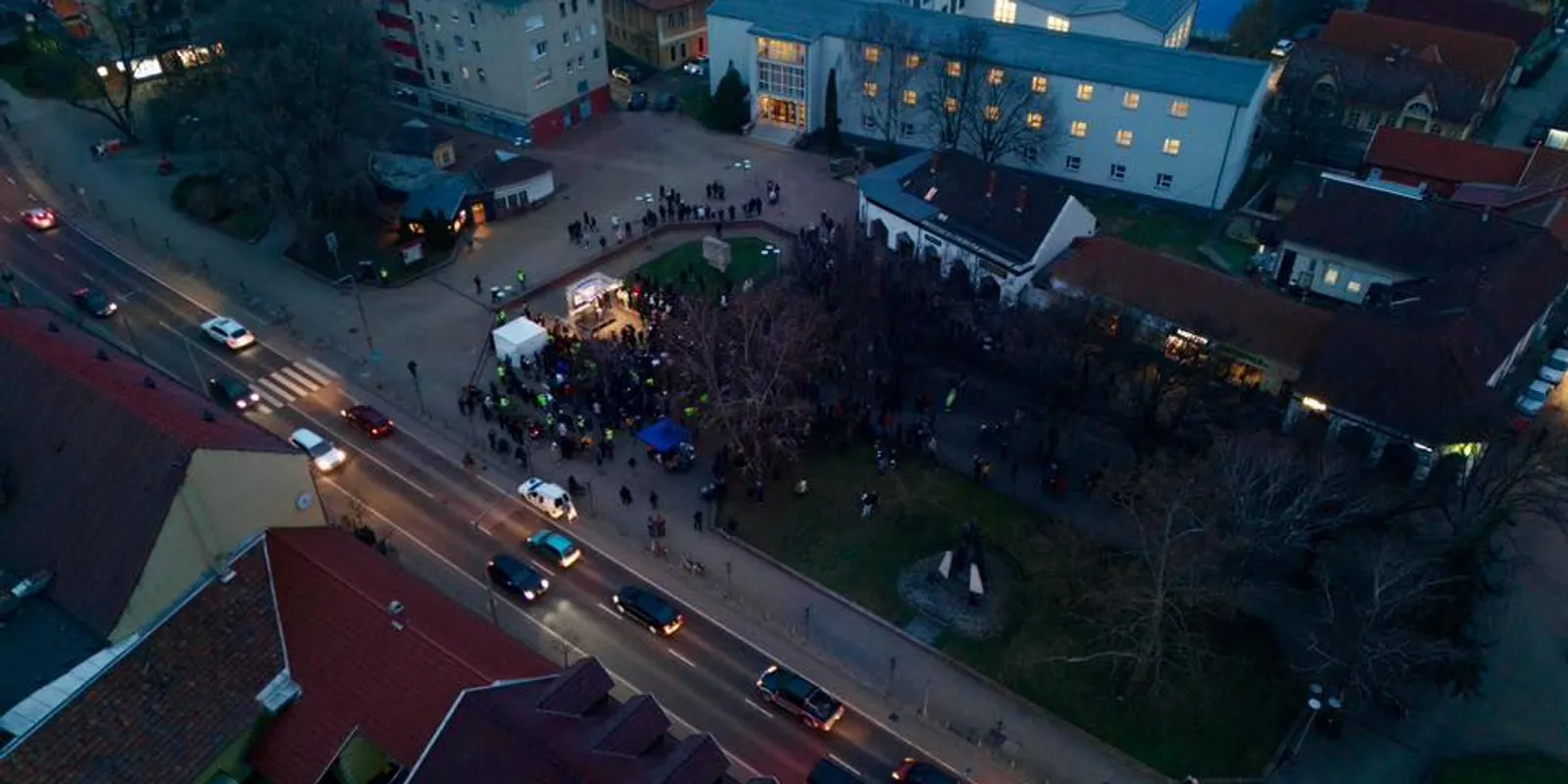 Maroknyian jelentek meg Magyar Péter rendezvényén