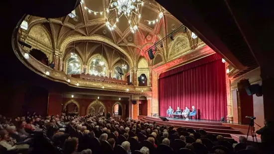 Baljós közelség. Megrázó film Ukrajnáról