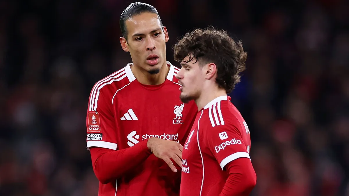 Virgil van Dijk (balra) és Kerkez Milos