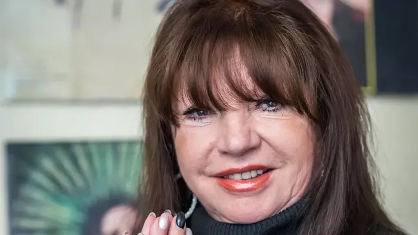 Zalatnay Cini: Nincs tovább! Legyen végre vége a háborúnak!