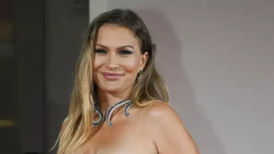 Rémálommá vált a gyönyörű magyar színésznő plasztikai műtétje: „Már nem tudtam felemelni a karom”