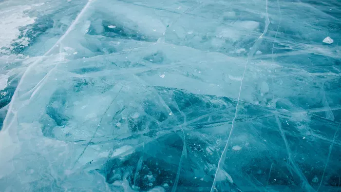 Jeges vízbe esett, perceken múlt az élete