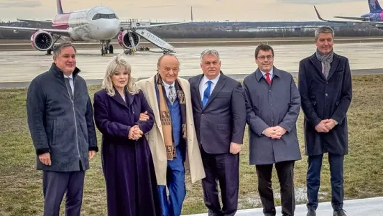 Orbán Viktor exkluzív fotót mutatott a reptéri alapkőletételről