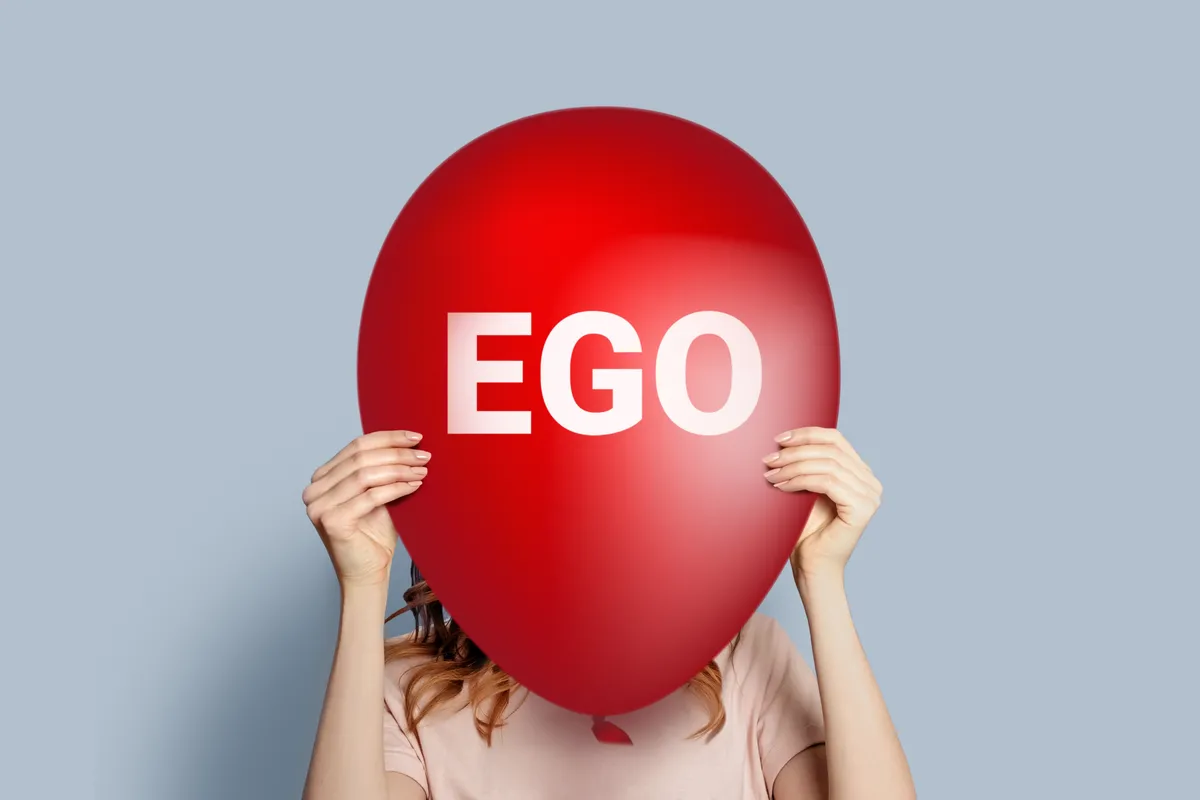 3 csillagjegynek a legnagyobb az egójaEgo,Concept.,Girl,Holding,A,Balloon,With,The,Word,Ego