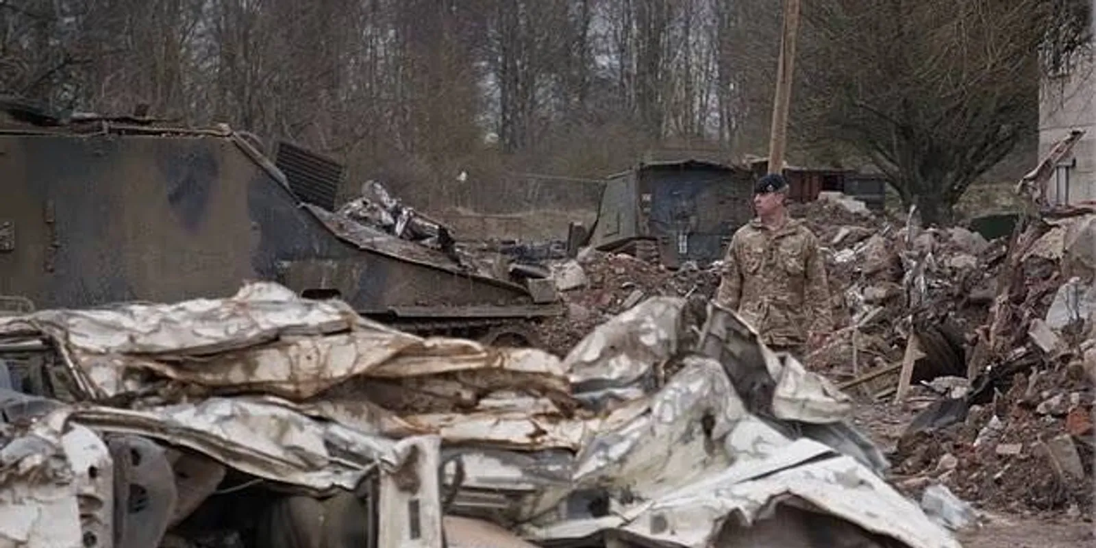 A britek már az oroszok elleni háborúra készülnek: felépítettek egy ukrán falut, hogy gyakorolhassanak
