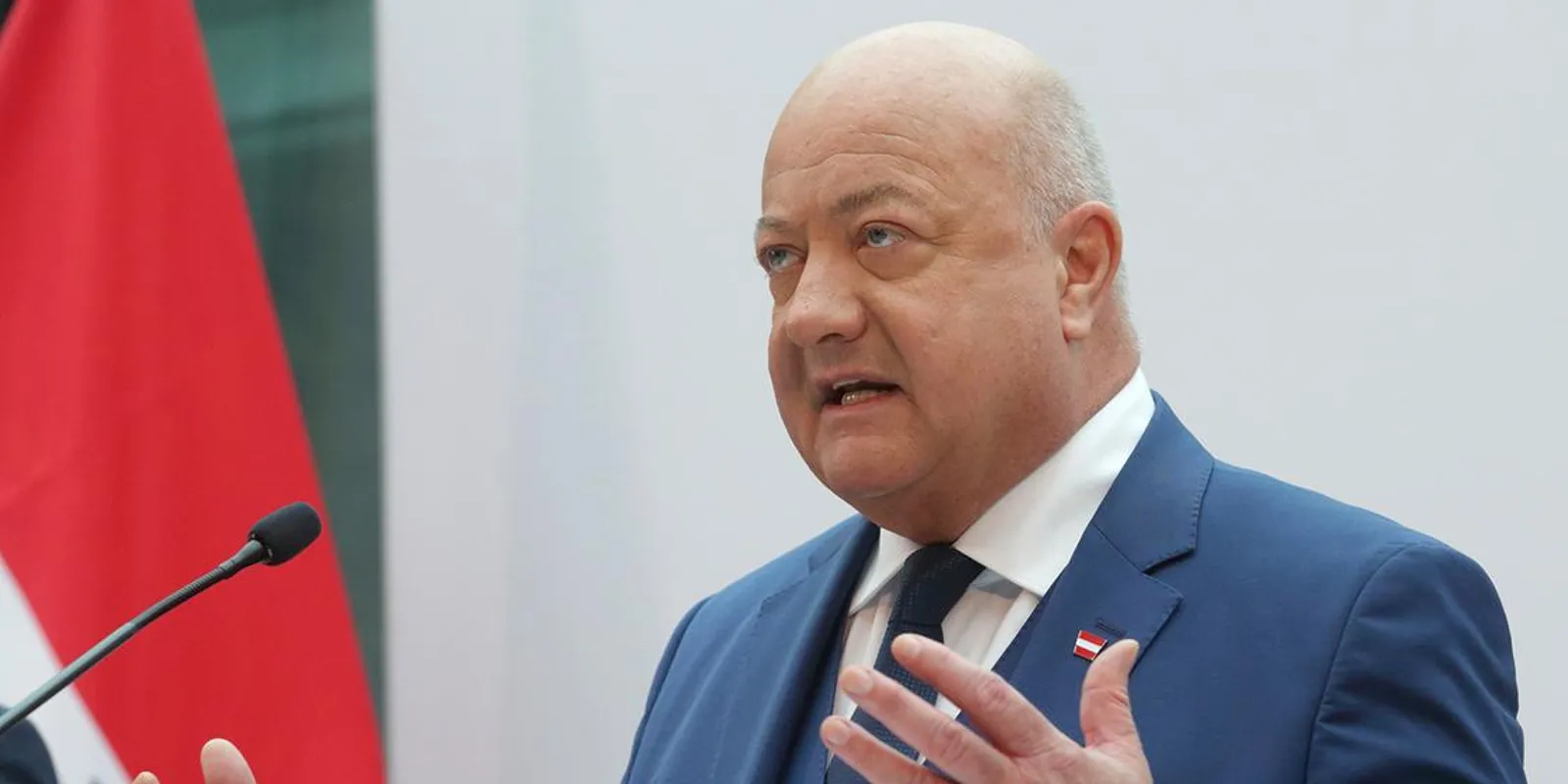 Az osztrák kancellár szerint tárgyalni kell Putyinnal