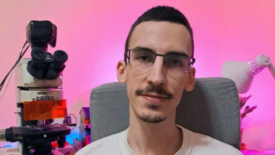 Rejtett galaxisokat fotóz Pintér Máté, a mikrokozmosz az otthonunkban van!