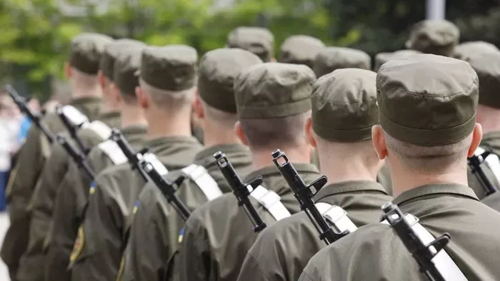 A nőkre is  kiterjesztenék a katonai szolgálatot a németek