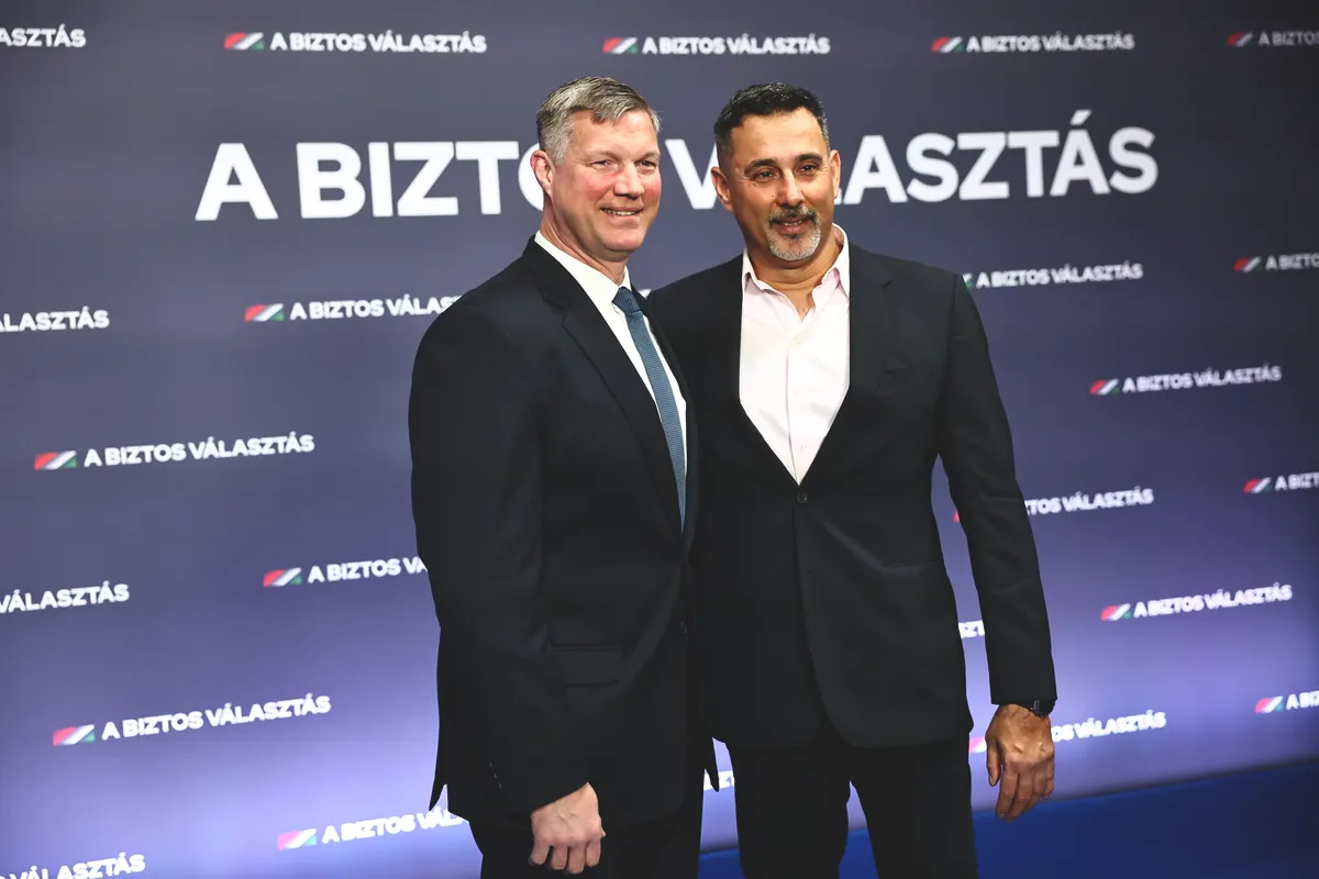 Vári Attila, Szécsi Zoltán