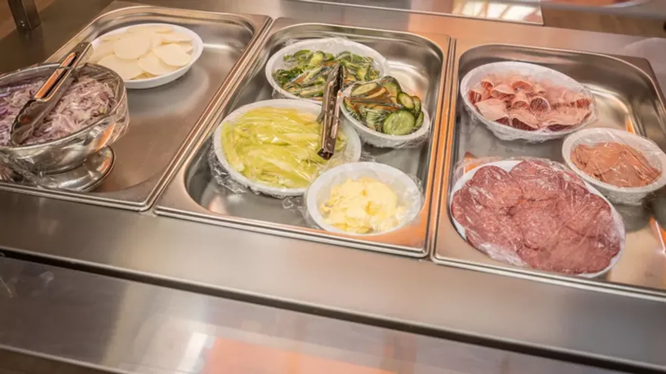 Újabb részletek kerültek ki a háború szörnyűségeiről - Herszonban a szülők fizetnek a menzáért, de sok gyerek nem kap enni az iskolákban