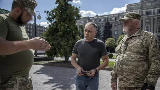 Embervadászat egy szomszédos országban: sorsokat nyelnek el a fekete buszok