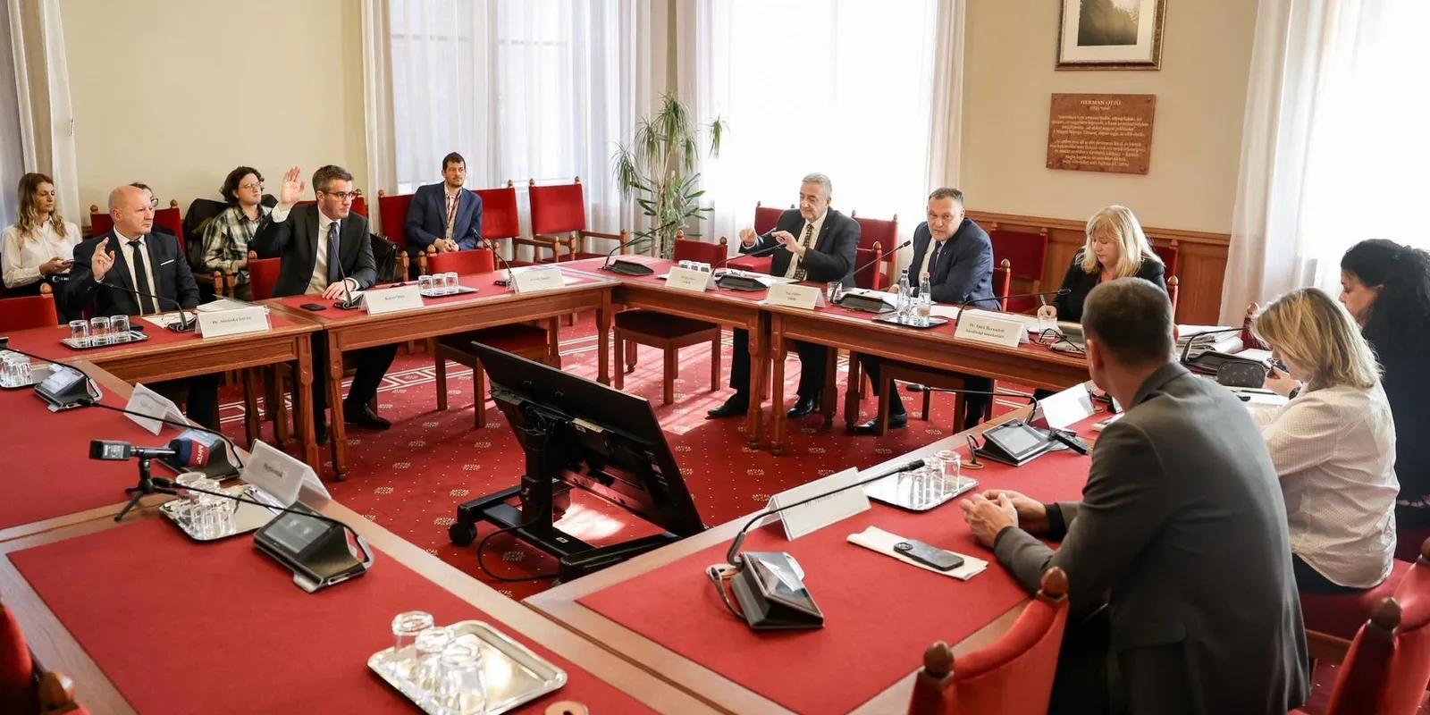 Törvényjavaslatot nyújtottak be az ukrán aranykonvoj kapcsán