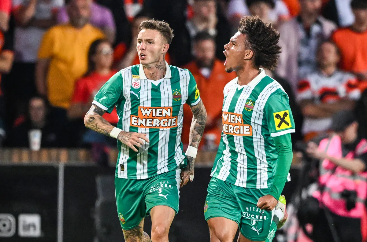 Janis Antiste (jobbra) kiakadt azon, hogy Bolla Bendegúz lőhette a Rapid tizenegyesét