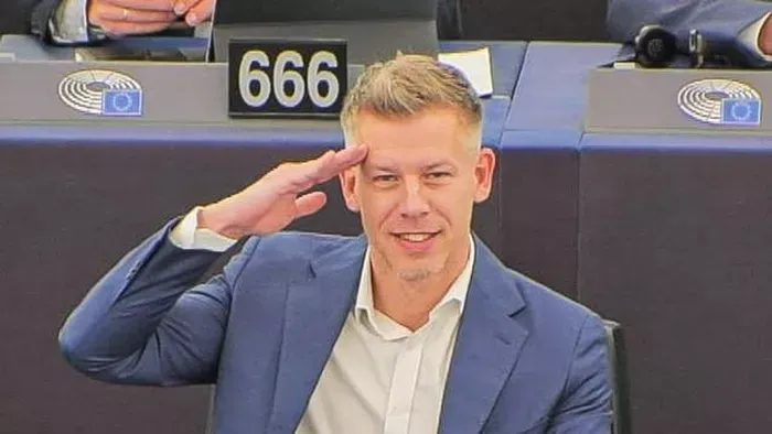 Barátság-vezeték. Zelenszkijt védi a Tisza-Párt