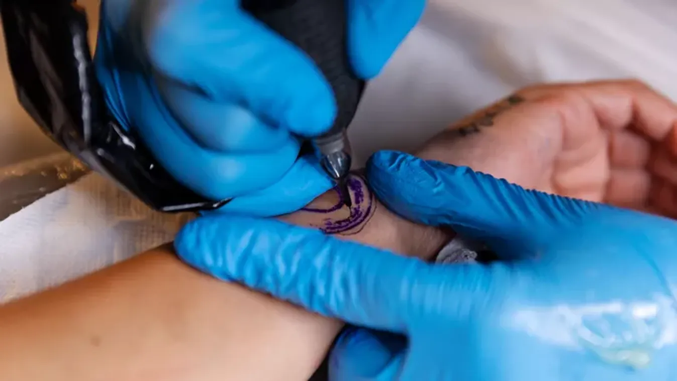 Meg akart szabadulni a tetoválásától, borzasztó mi történt