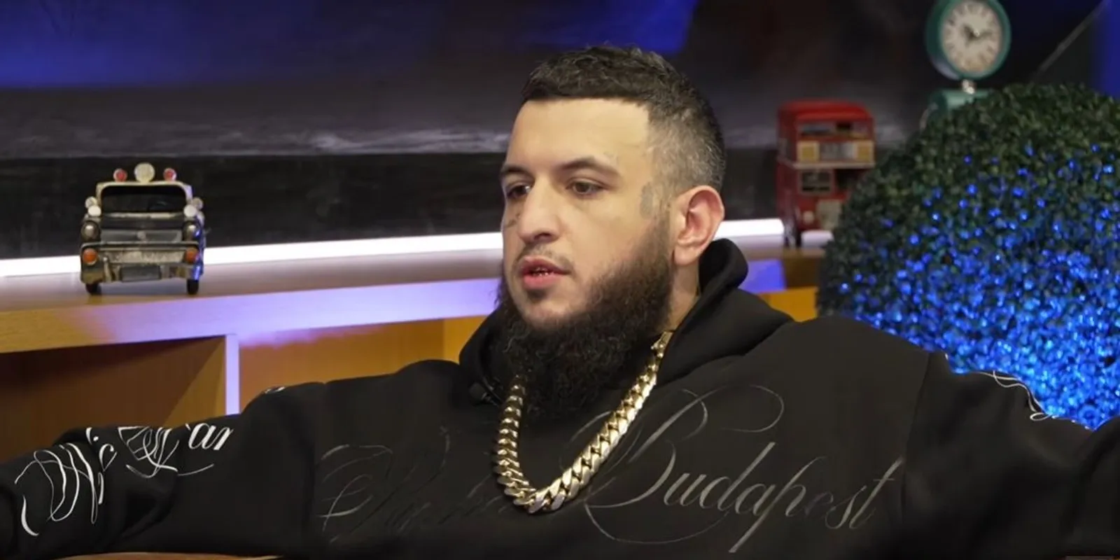 Jaber vallomása: Megkéselték Kuvaitban, mert más volt