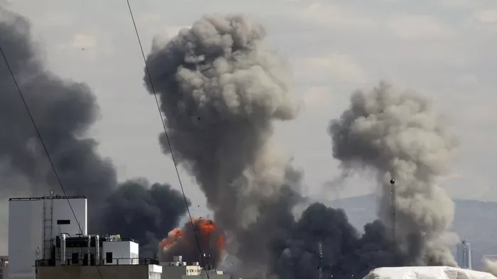 Irán most egy bahreini szállodát bombázott