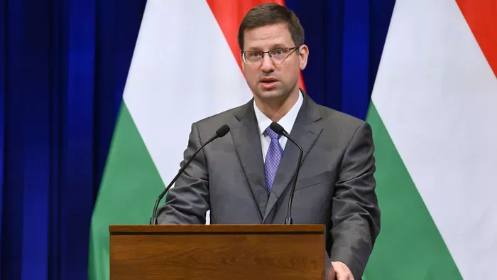 Gulyás Gergely: Zelenszkij ukrán arannyal és dollárral fizet azoknak, akik hajlandók támogatni Ukrajna háborúját