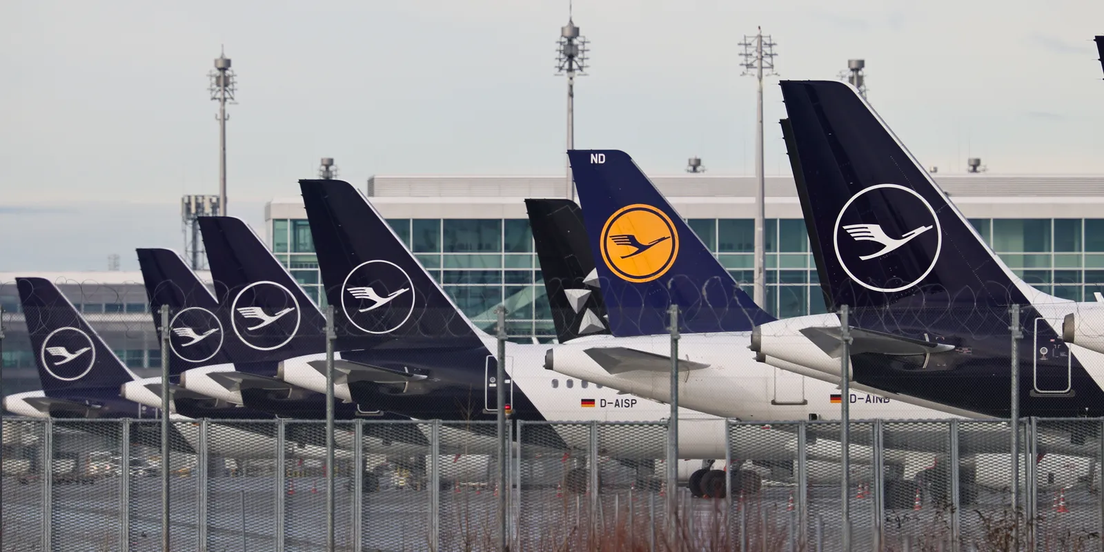 Horror a repülőn: 13 óráig utaztak holttesttel a fedélzeten