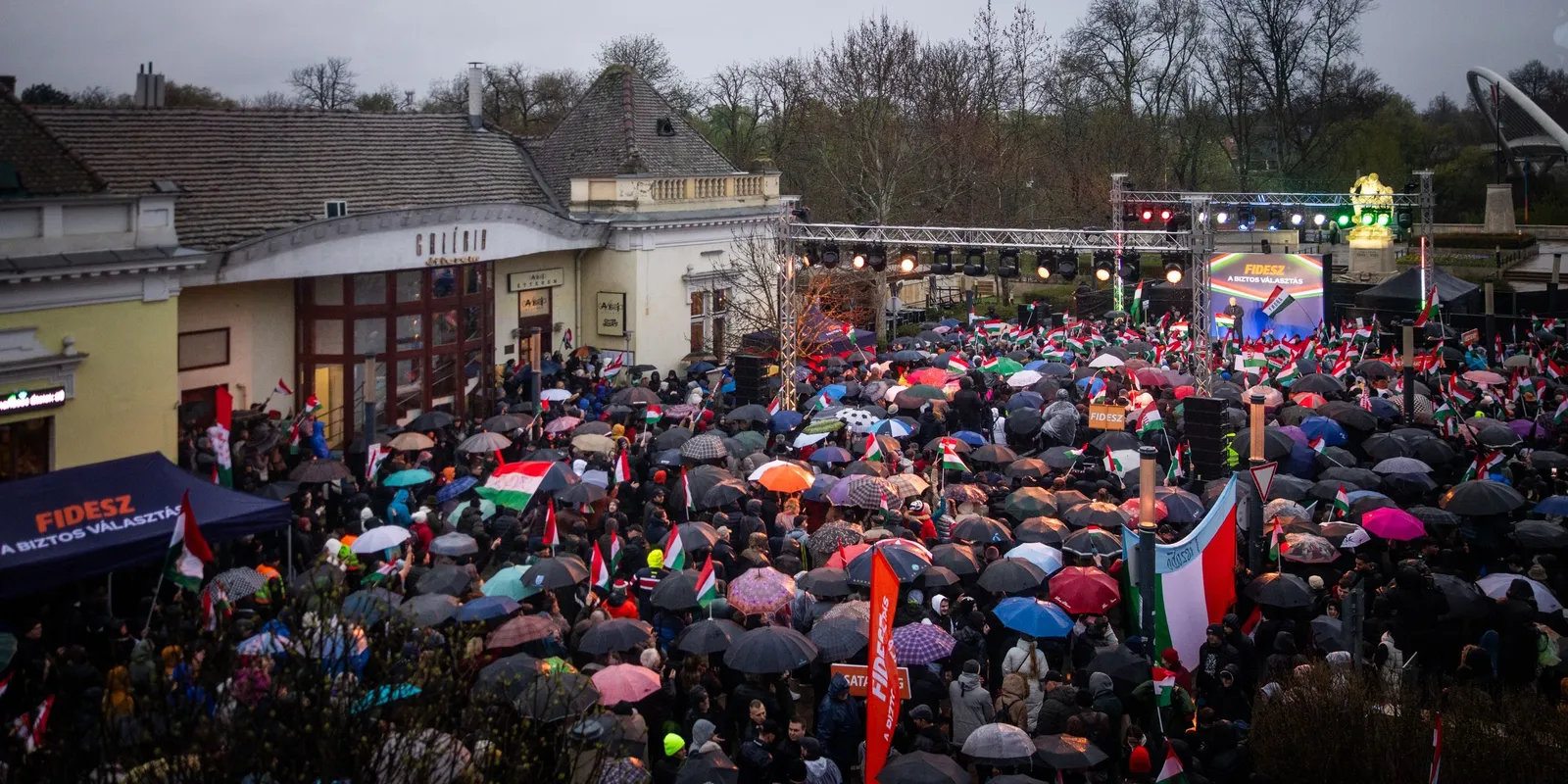 Orbán Viktor: „Esőben is maradunk végig!”