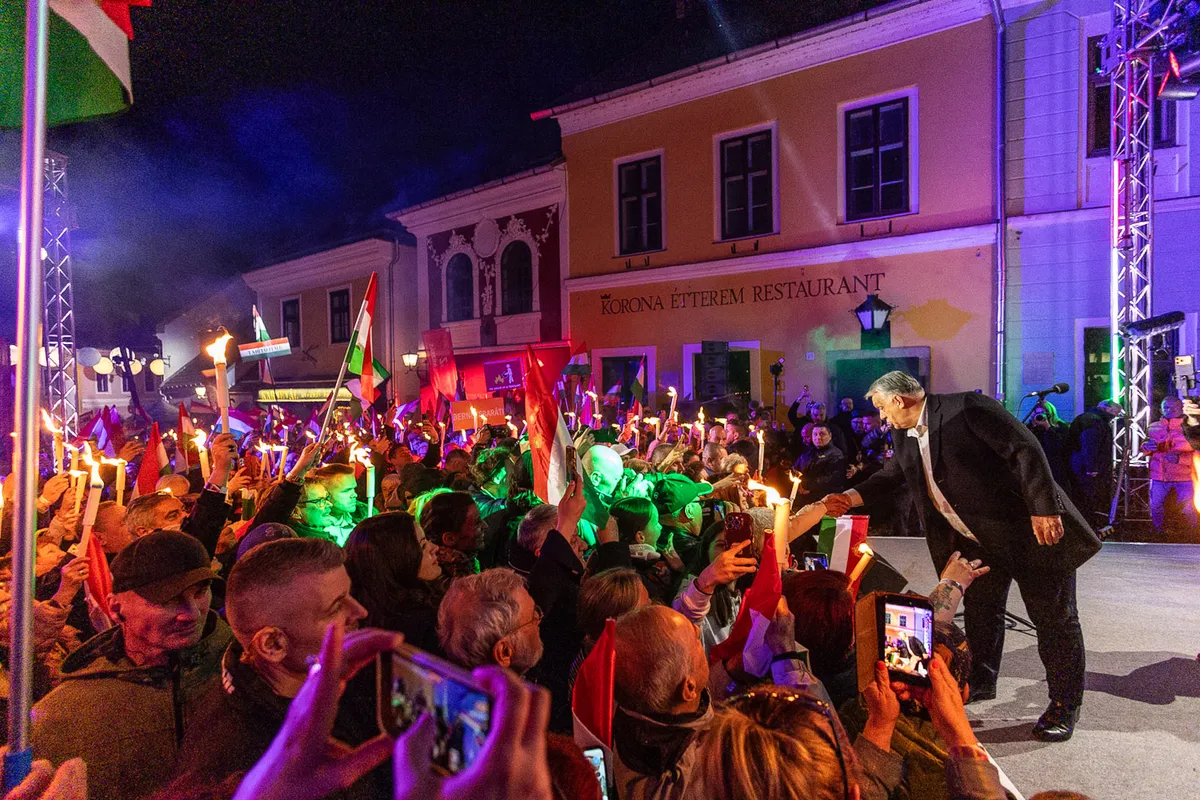 Orbán Viktort hatalmas tömeg várta a szentendrei Békemeneten