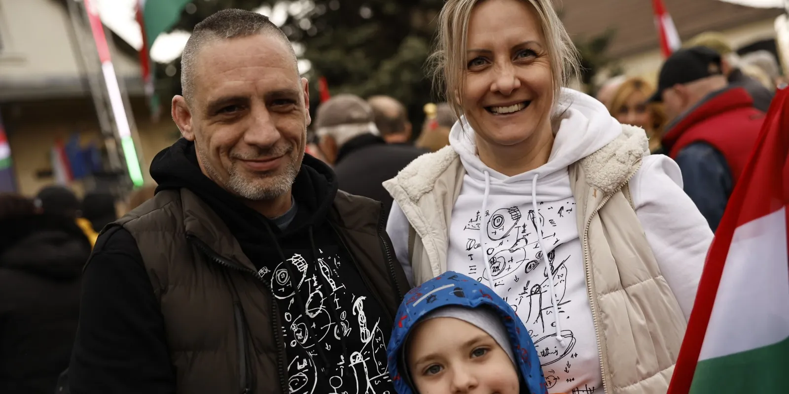 Óriási a tömeg - Megjöttek az első fotók Pécelről