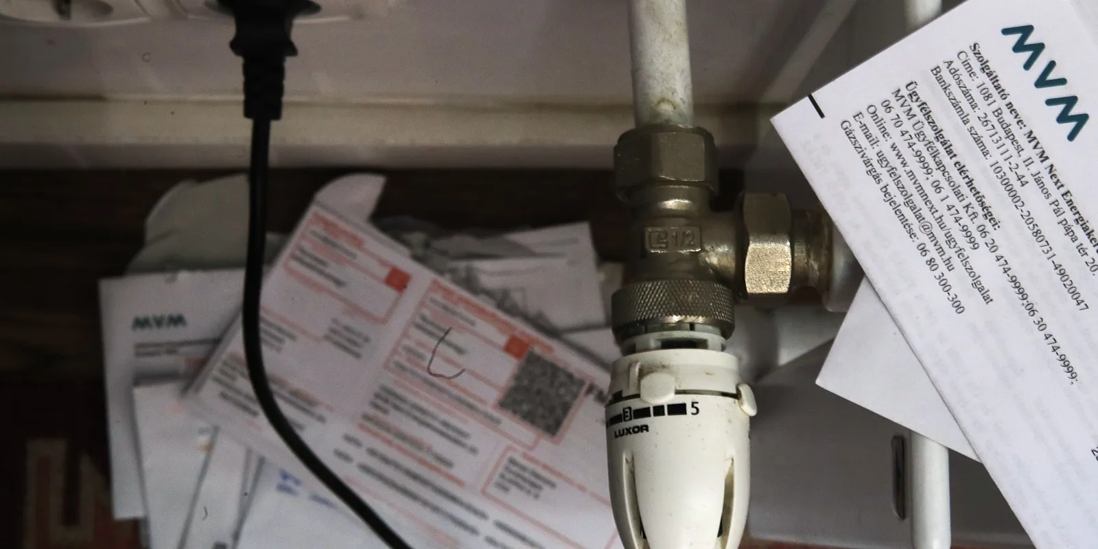 Négy irányból leselkedik veszély a magyar rezsiárakra