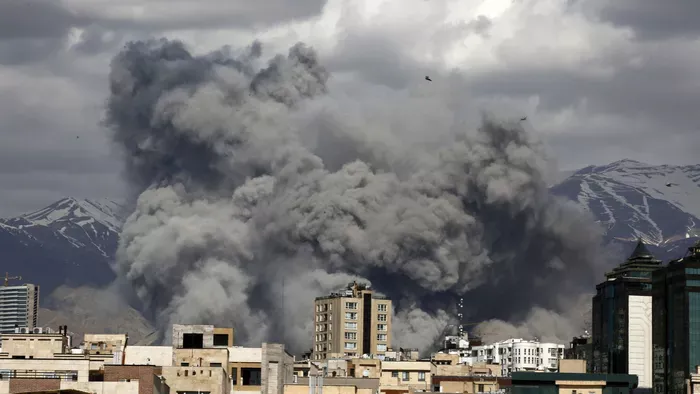 Irán a reptereket, hoteleket és a kikötőket is célba vette