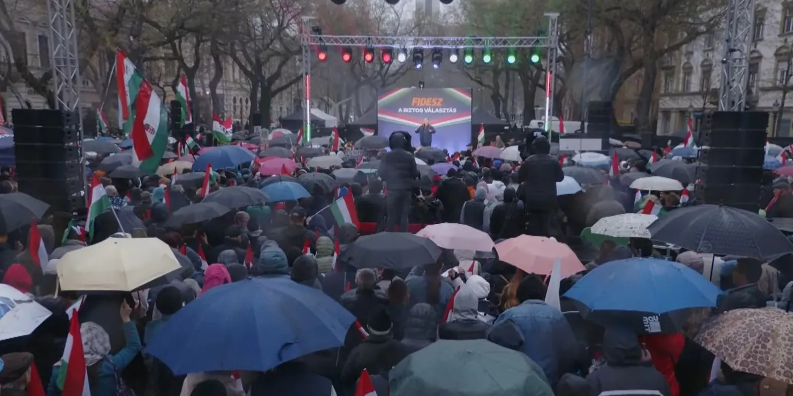 Orbán Viktor: Eső ide, eső oda, a csabaiak maradtak végig!