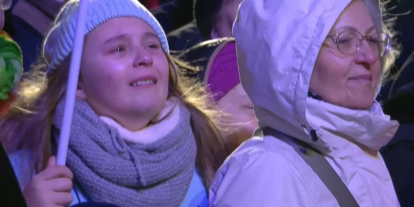 Könnyeikkel küszködtek az emberek Orbán Viktor beszéde alatt