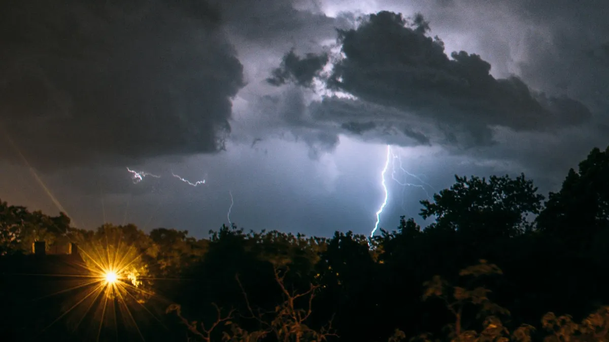 Borult eget és záporesőt tartogat a vasárnapi időjárás