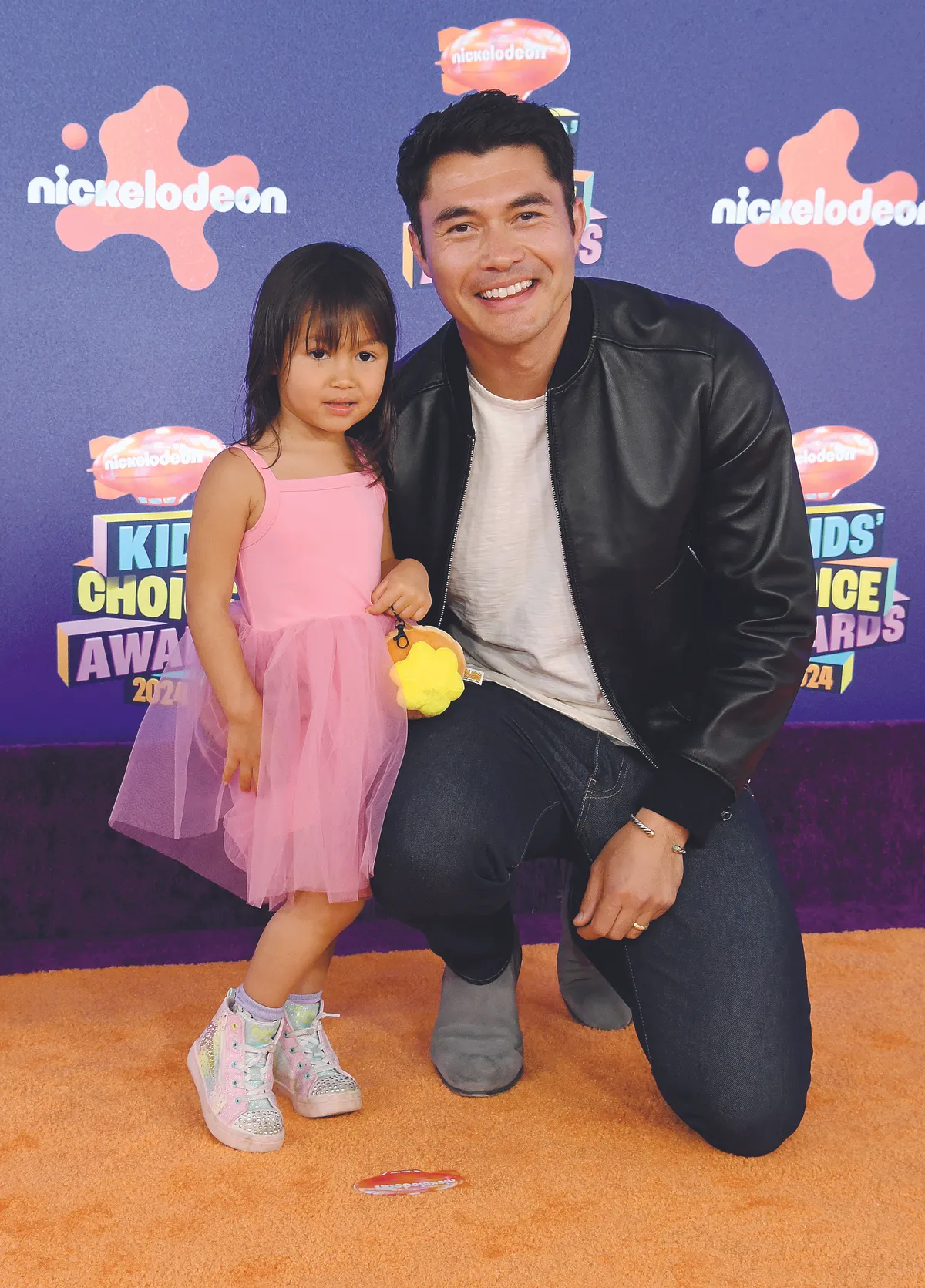 Henry Goldingtól az sem áll távol, hogy együtt babázzon a lányaival