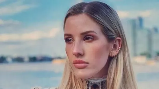 Gólyahír! Megszületett a híres énekesnő második gyermeke