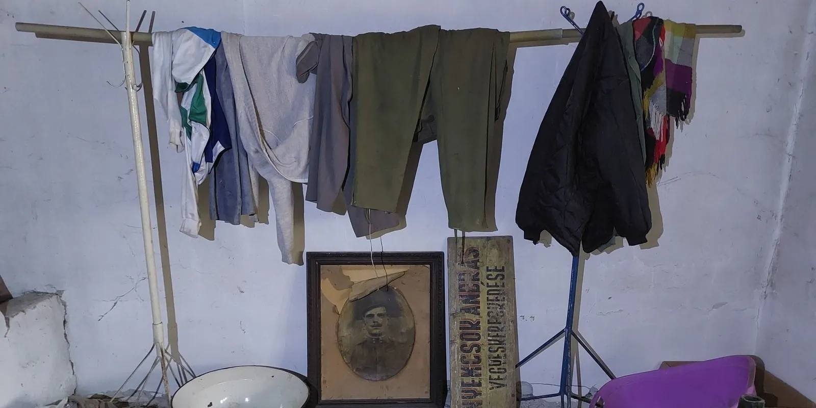 Rengeteg kincset rejt az elhagyatott, vidéki ház - Galéria