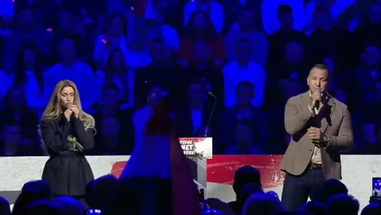 Curtis és Radics Gigi tarolt a debreceni Háborúellenes Gyűlésen