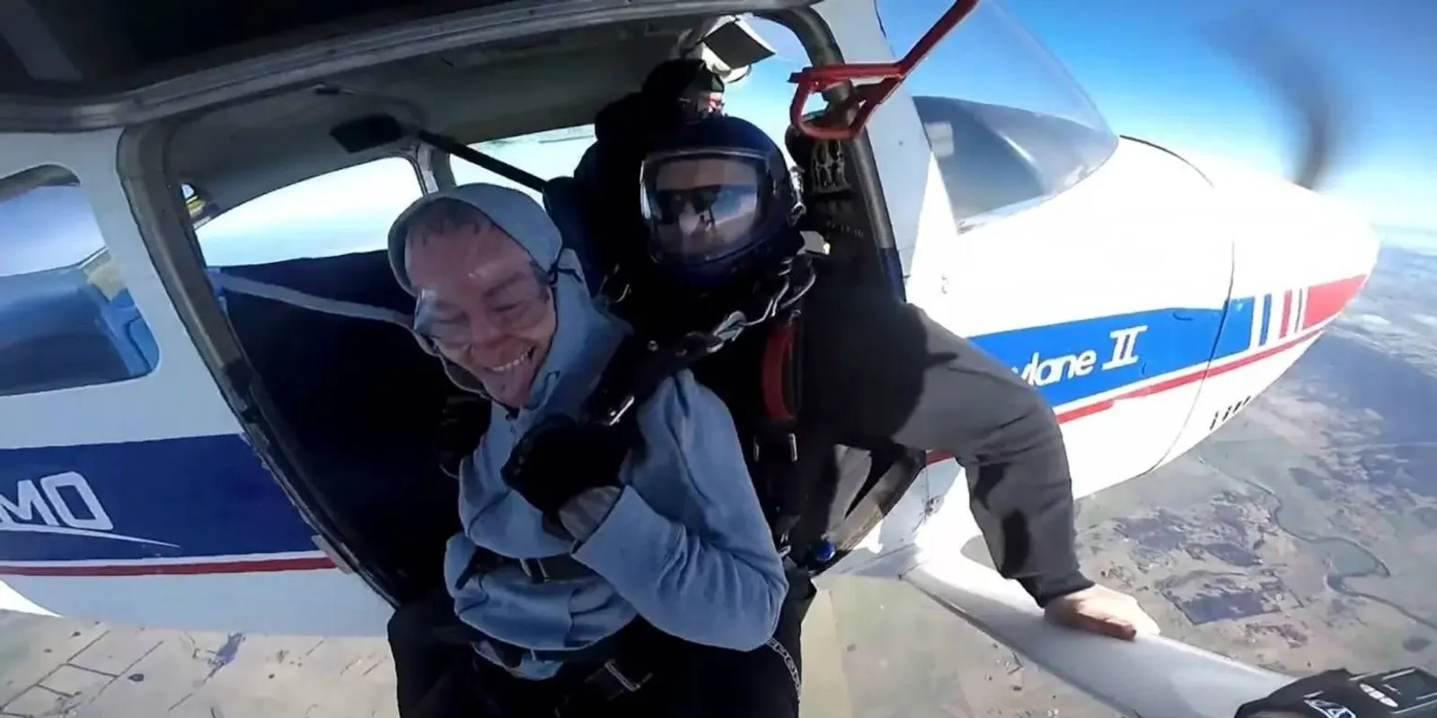 Kettős tragédiához vezetett egy ejtőernyős ugrás