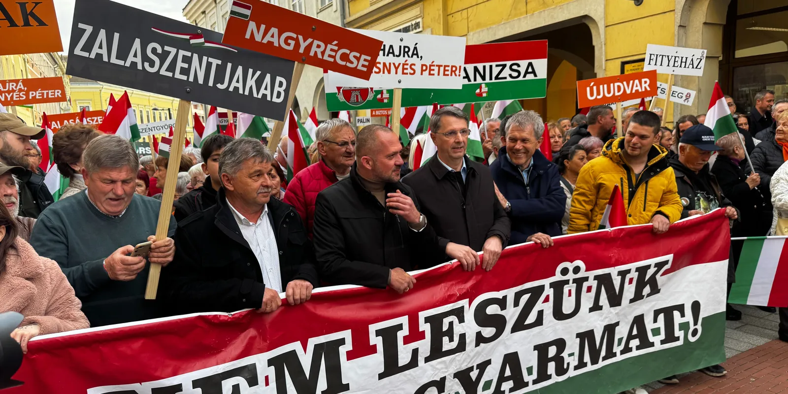 Gyűlik a tömeg Nagykanizsán: megérkeztek az első fotók