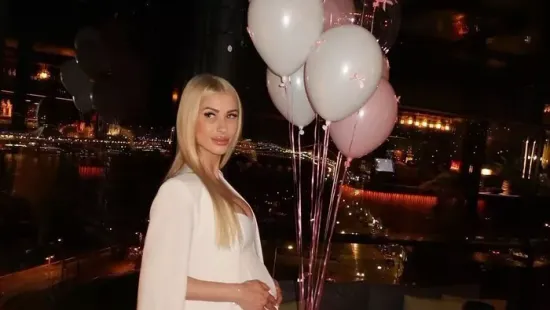 „Három hét és megérkezik Nina” – nehéz időszakon ment keresztül a Kőgazdag fiatalok várandós sztárja