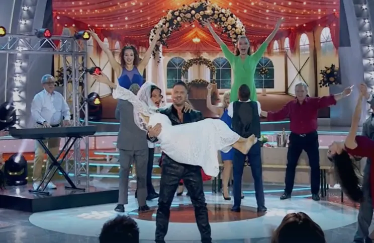 Lakodalom, vagy tévéműsor? Nagyon jó volt a hangulat A Nagy Duett színpadán