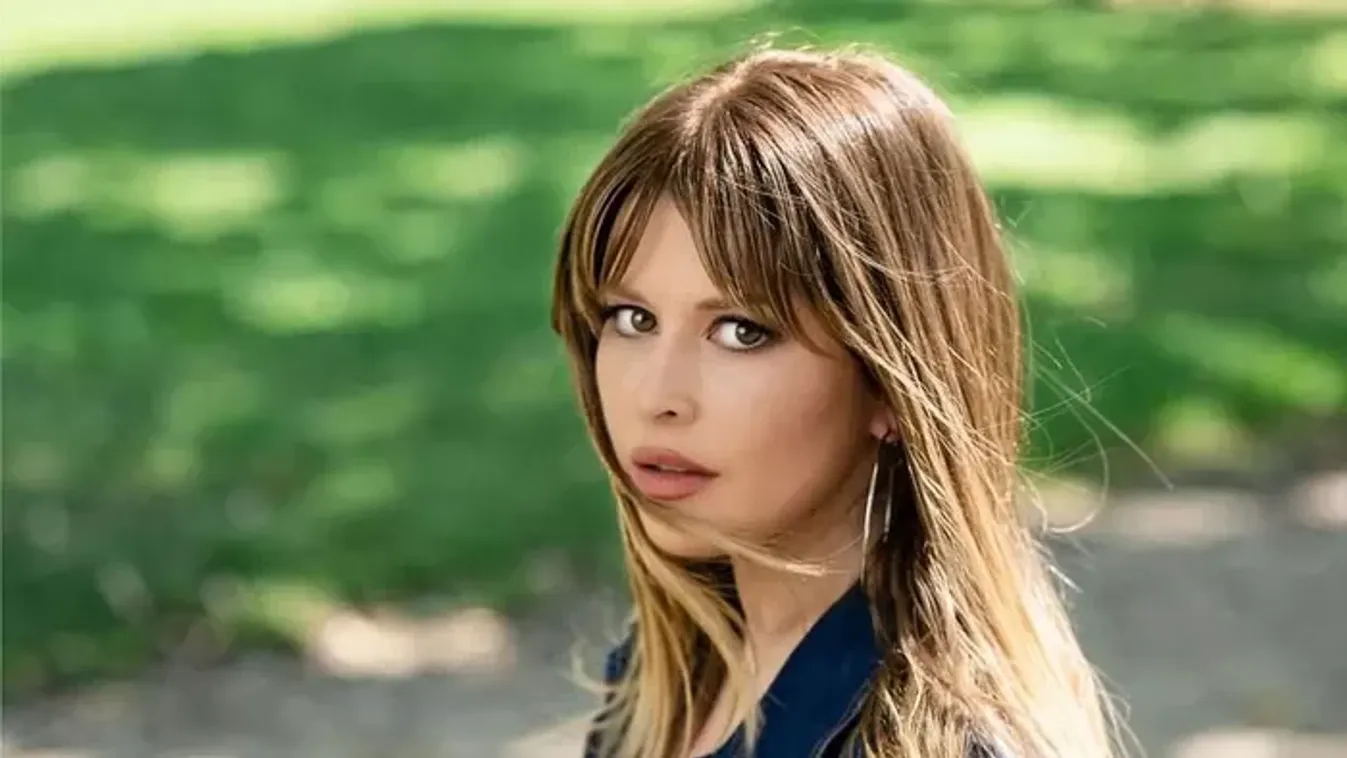 Grammy-díjra jelölték a magyar énekesnőt