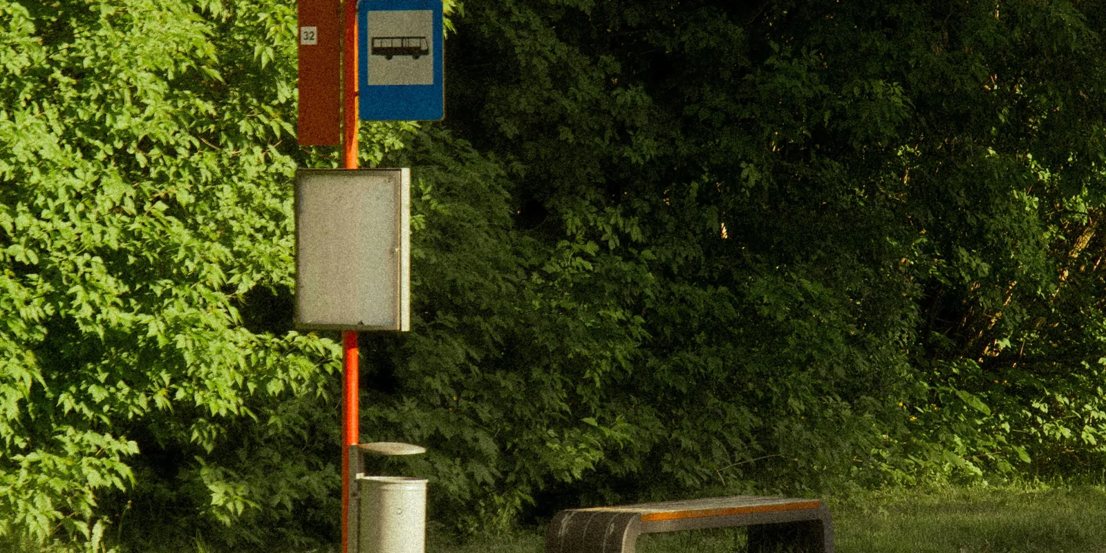 Holtan találta meg lányát egy édesanya a buszmegállóban