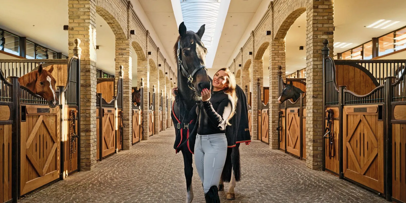 Magyarországért versenyez a híres autógyártó család tagja