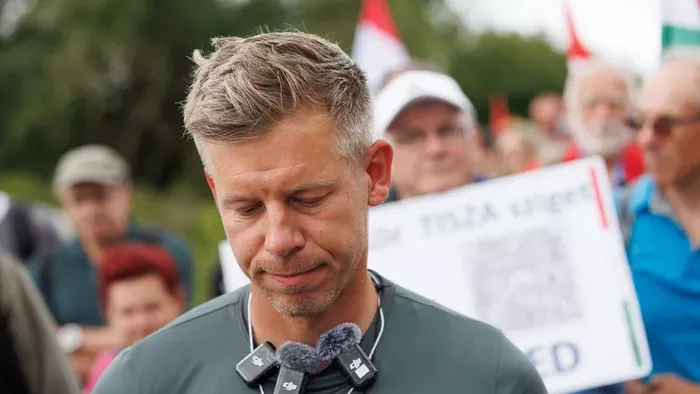 Bukott, sértett titkosügynökök Magyar Péter mögött